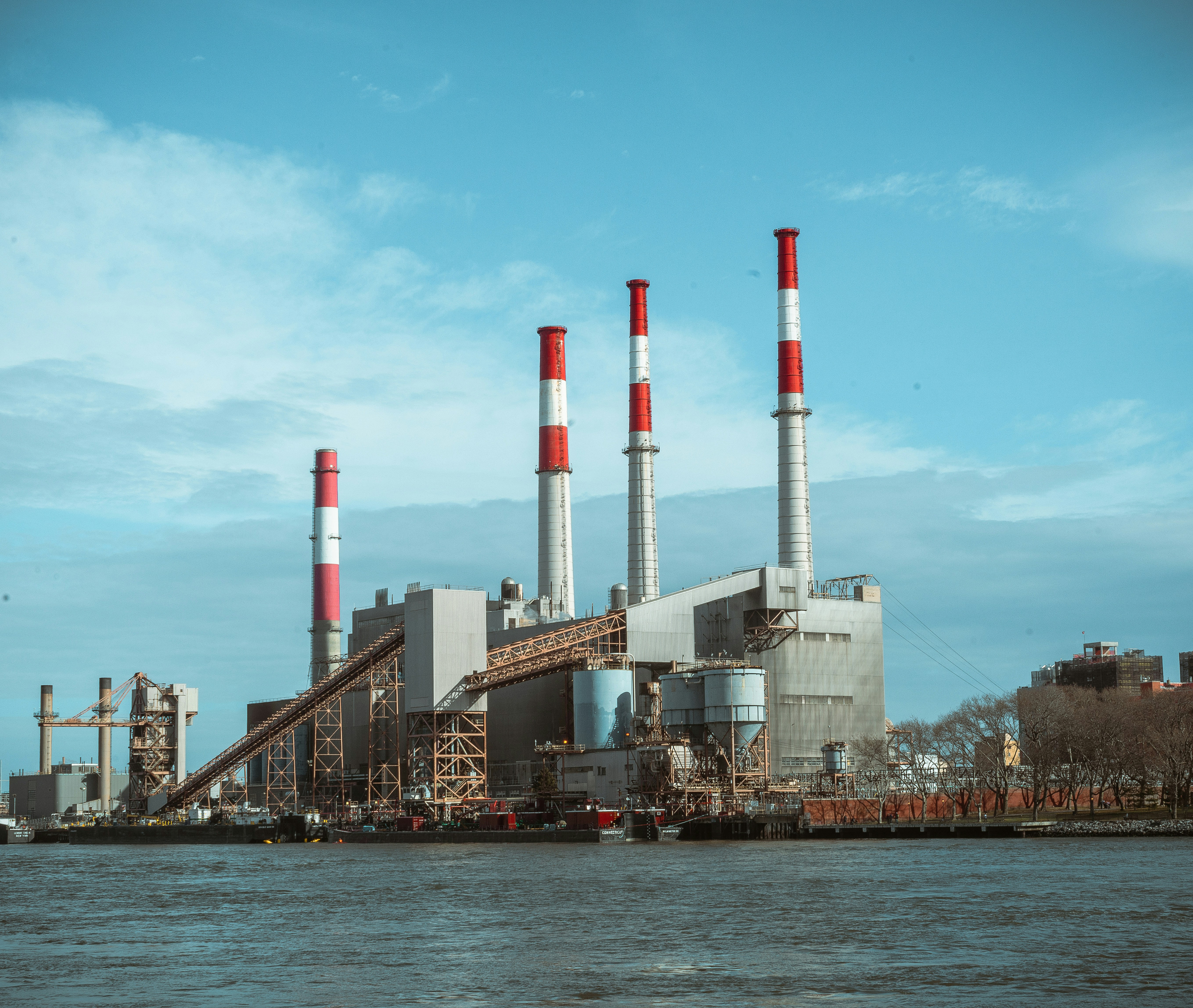 Pomiary energii w hali produkcyjnej